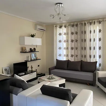 Apartament White *