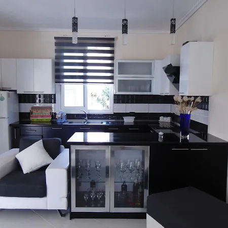Apartament White *